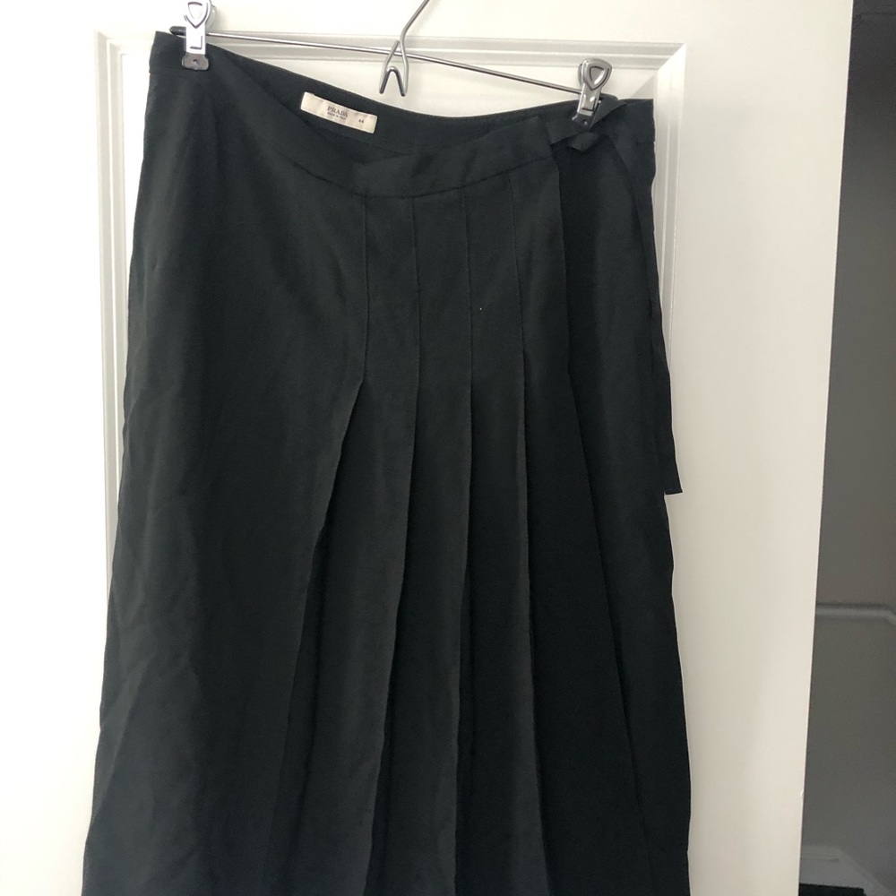 Beautiful Prada Italy Black Pleated Wrap Skirt